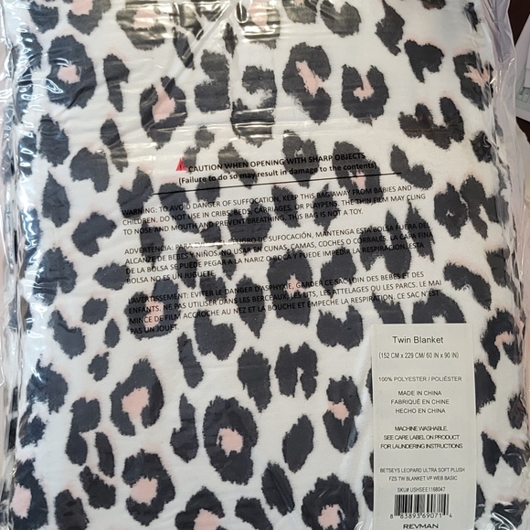 NWT Betsey Johnson Leopard Print Twin Blanket Pink Accents